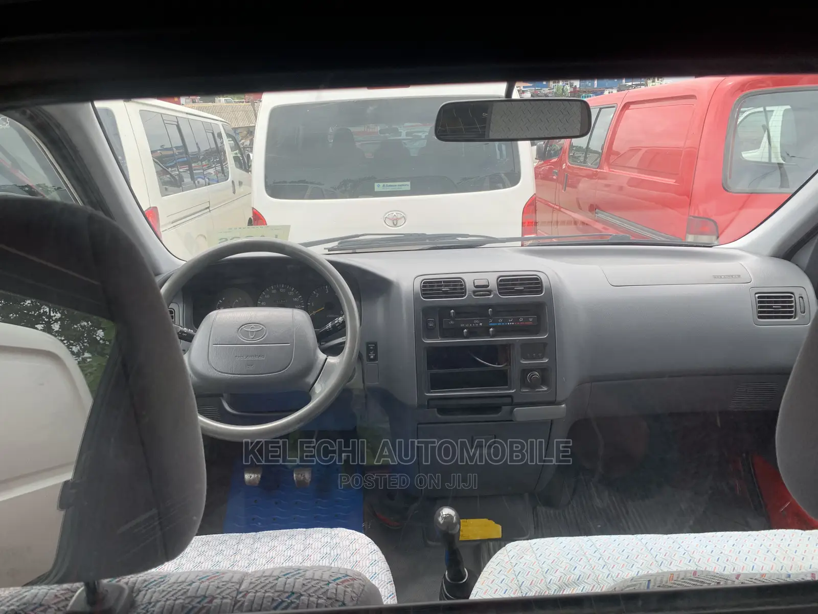 Toyota HiAce 2001 Red