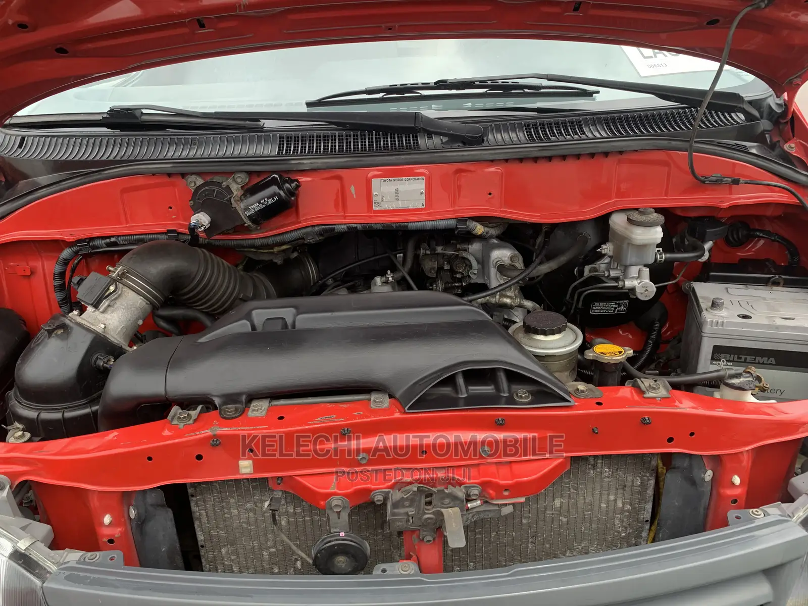 Toyota HiAce 2001 Red