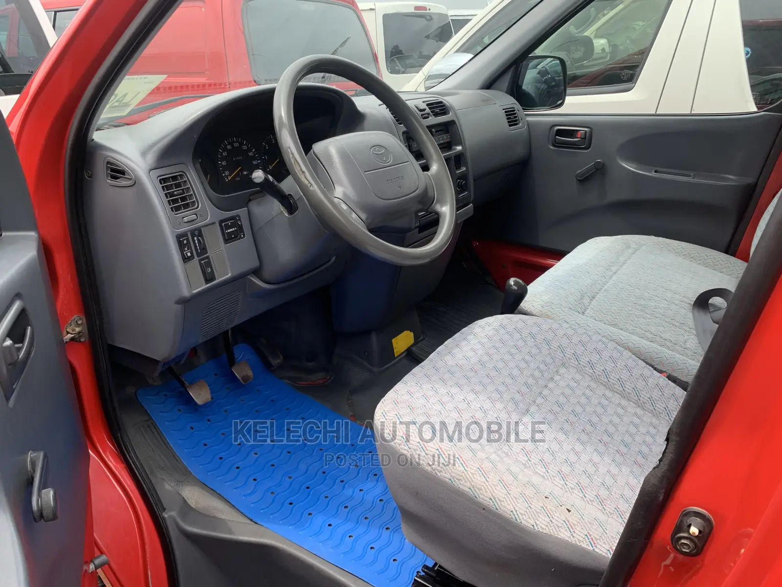 Toyota HiAce 2001 Red