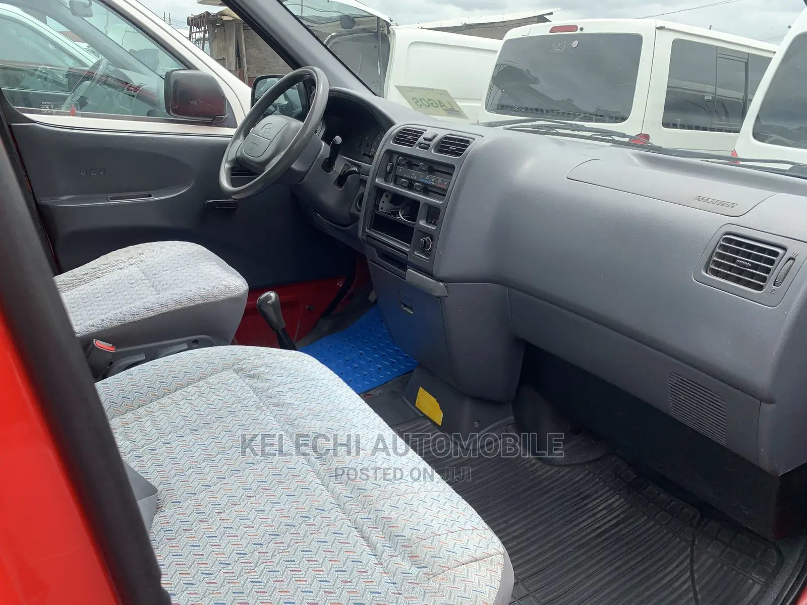 Toyota HiAce 2001 Red