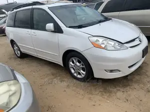 Toyota Sienna XLE AWD 2006 White