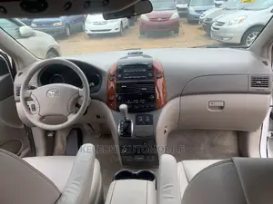 Toyota Sienna XLE AWD 2006 White
