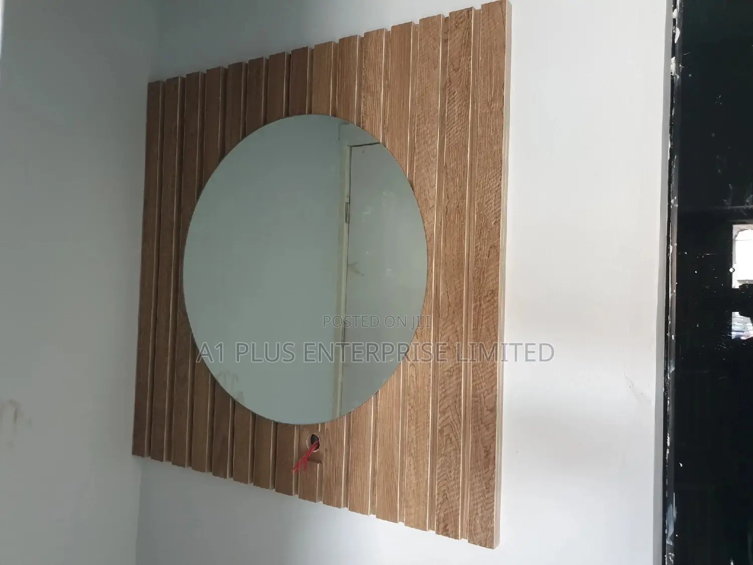 Cladding Strips With Round Mirror Light