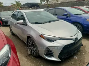 Toyota Corolla SE (1.8L 4cyl 6M) 2018 Silver