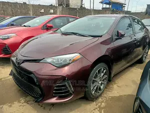 Toyota Corolla SE (1.8L 4cyl 6M) 2018 Burgundy