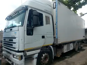 Tokunbo Coldroom Container Euro Star IVECO Eight Tyres Truck