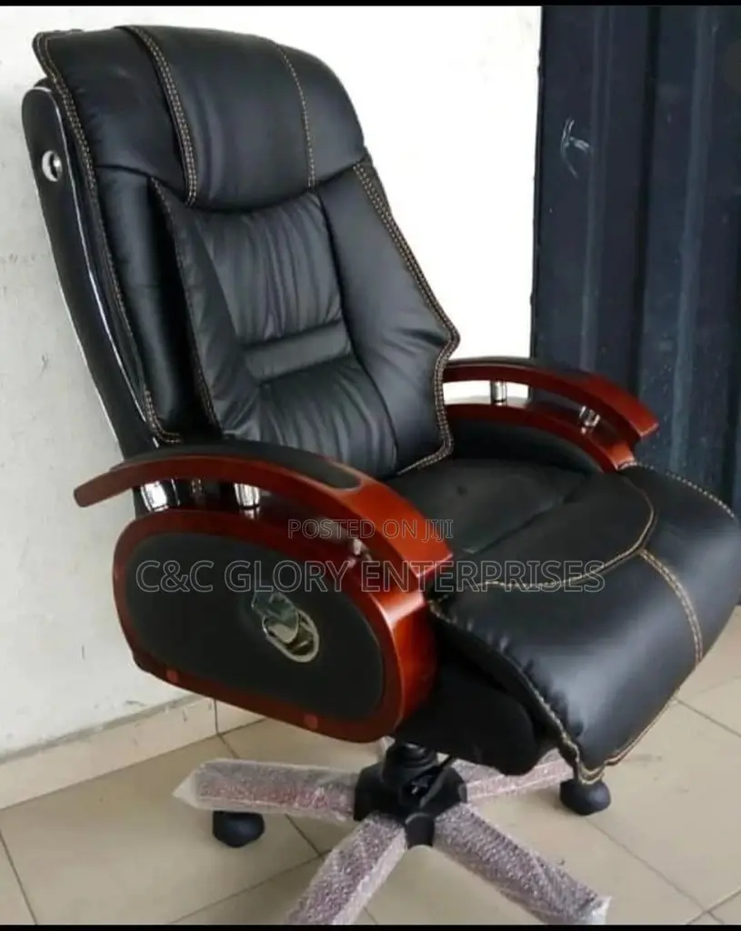 Reclining Office Chair. (Ezc)