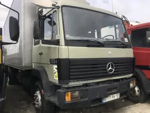 Mecedeces 1324 Container Body Truck/ 8 Bolts