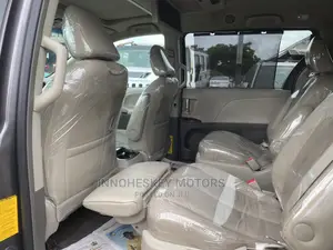 Toyota Sienna XLE AWD 7-Passenger 2013 Gray