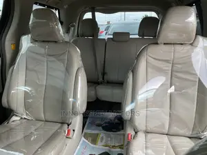 Toyota Sienna XLE AWD 7-Passenger 2013 Gray