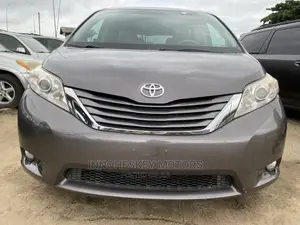 Toyota Sienna XLE AWD 7-Passenger 2013 Gray