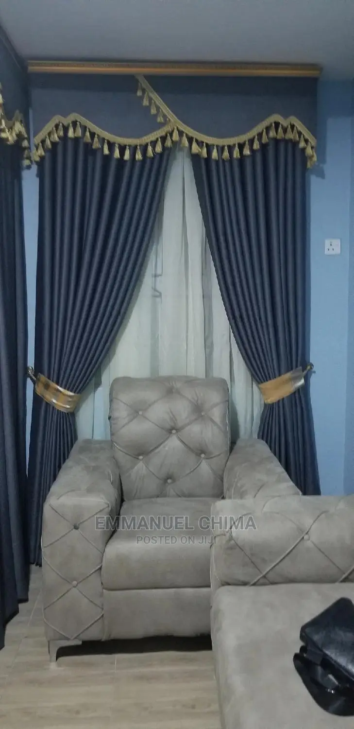 Classic Curtain With Board Design