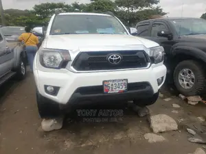 Toyota Tacoma 2015 White