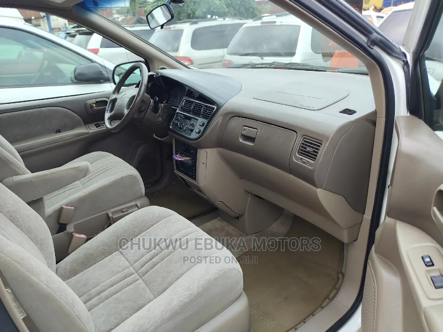 Toyota Sienna LE & 1 hatch 2000 White