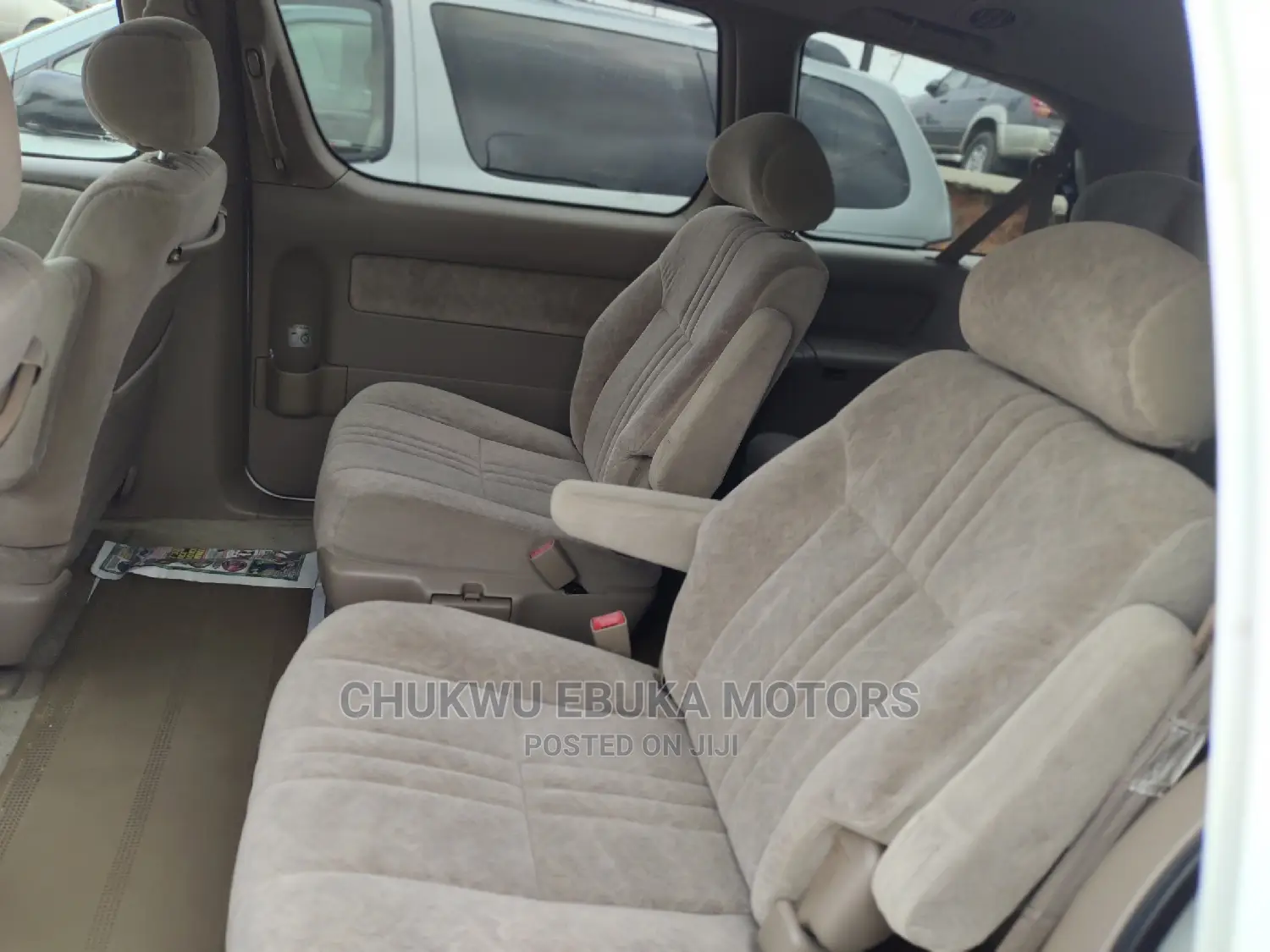 Toyota Sienna LE & 1 hatch 2000 White
