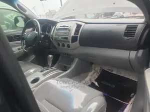 Toyota Tacoma 2010 Black
