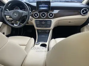 Mercedes-Benz GLA 250 2017 Red