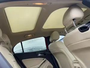 Mercedes-Benz GLA 250 2017 Red