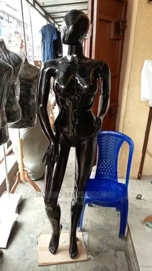 Glossy Black Size 12 Female Faceless Dummy