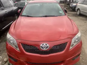 Toyota Camry SE 4dr Sedan (2.5L 4cyl 6AM) 2010 Red