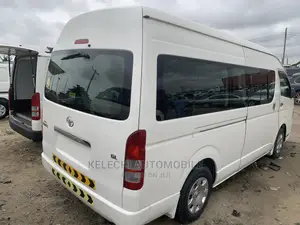 Toyota HiAce 2013 White
