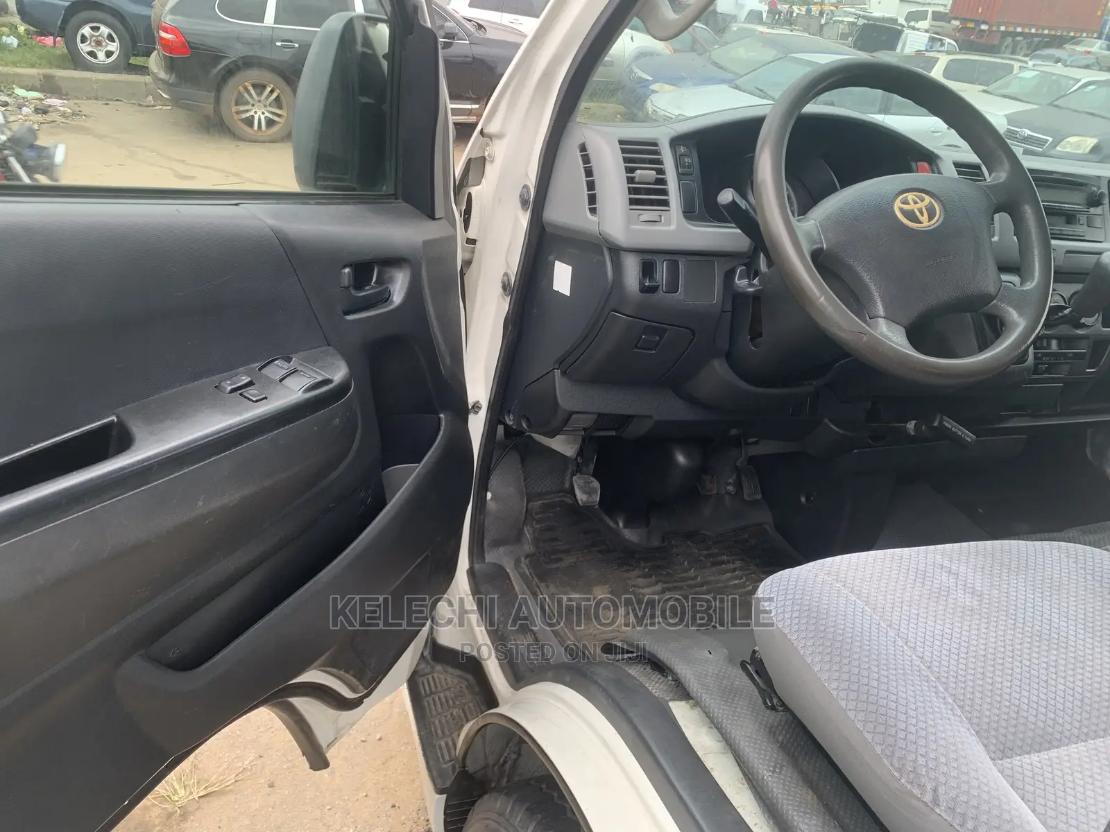 Toyota HiAce 2013 White