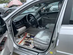 Toyota Camry XLE 4dr Sedan (2.5L 4cyl 6A) 2013 Silver