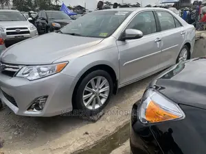 Toyota Camry XLE 4dr Sedan (2.5L 4cyl 6A) 2013 Silver