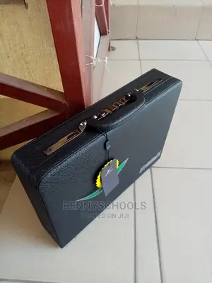 Bigg Leaves King Black Leather Briefcase