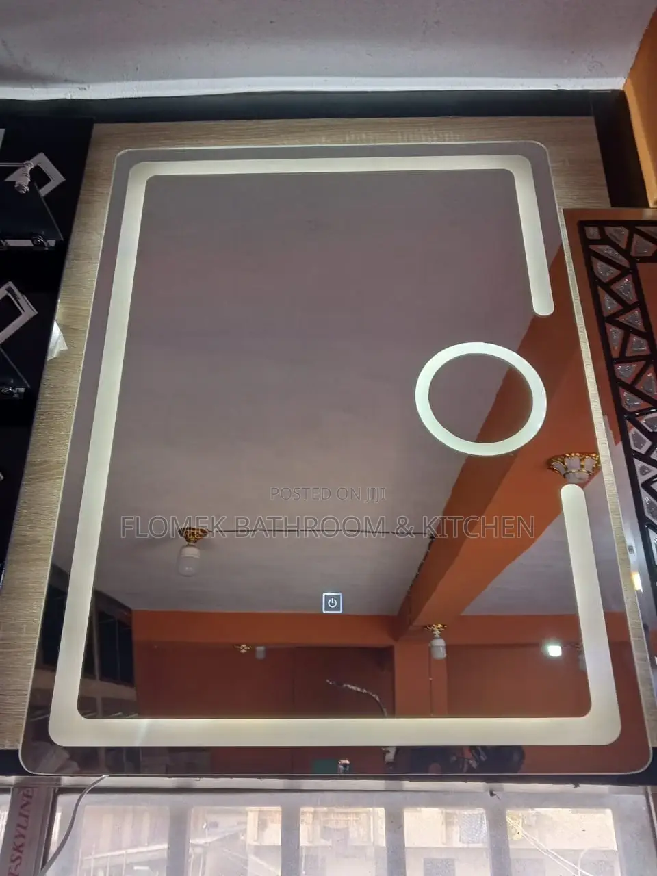 LED Mirror With Round Light