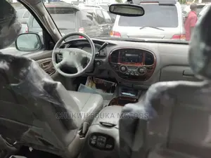 Toyota Sequoia 2004 Silver