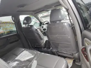 Toyota Sequoia 2004 Silver