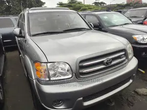 Toyota Sequoia 2004 Silver
