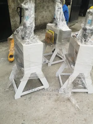 Nylon Puncher With Cylinder and Blade Plate