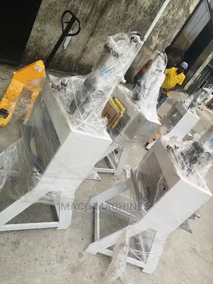 Nylon Blade Plate Punching Machine With Cylinder