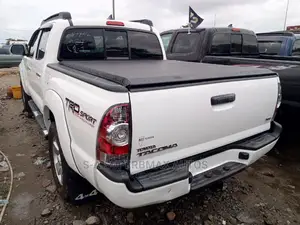 Toyota Tacoma 2015 White