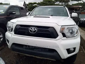 Toyota Tacoma 2015 White