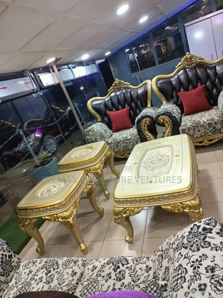 Royal Ceter Table Set