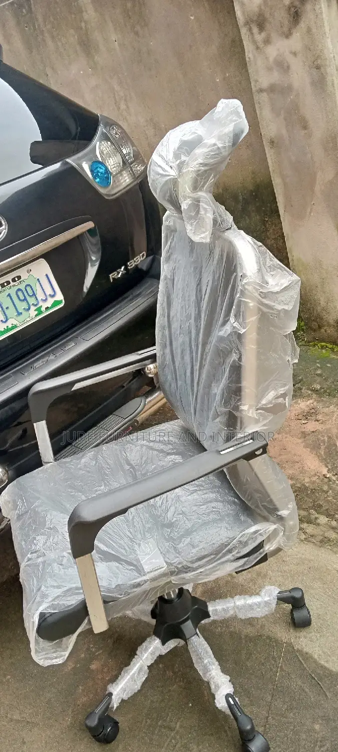 Executive Headrest Chair
