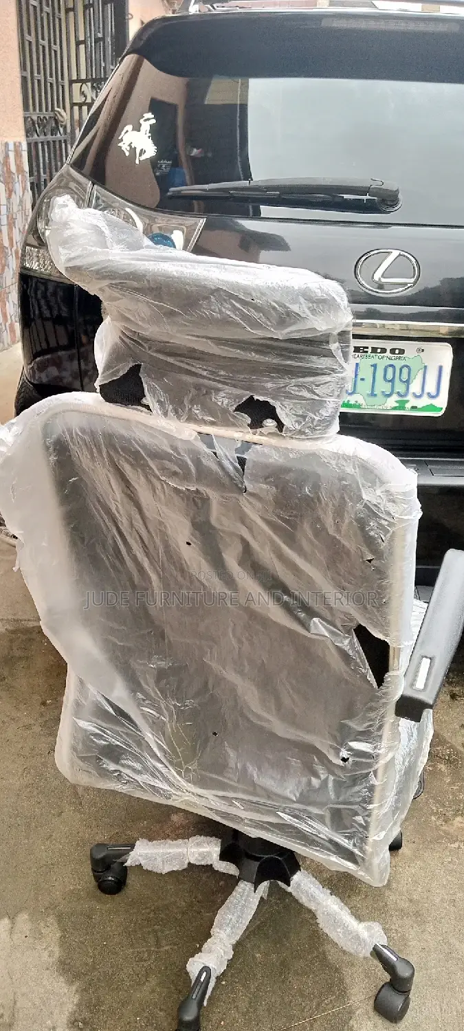 Executive Headrest Chair