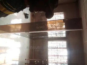 Frameless Glass Partition and Installation 