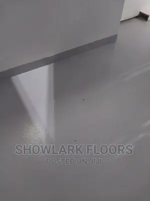 Glossy/Seamless Epoxy Floor