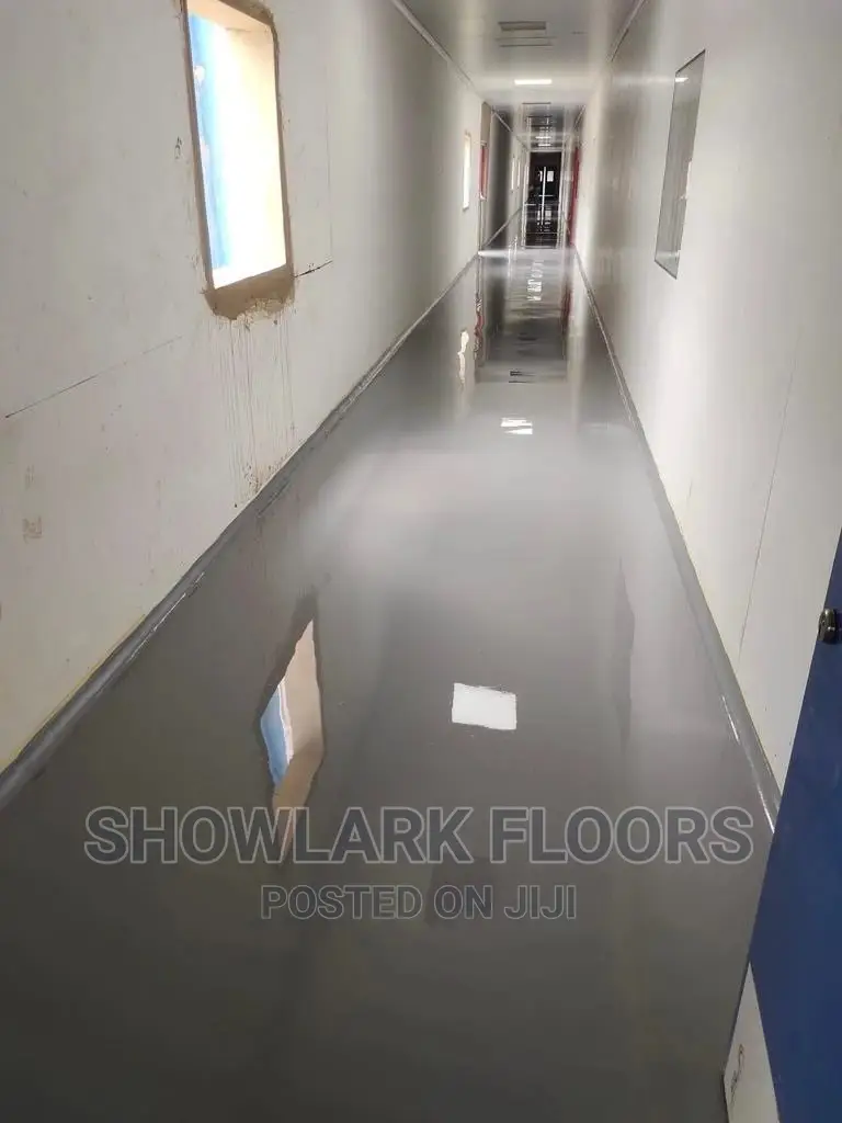 Glossy/Seamless Epoxy Floor
