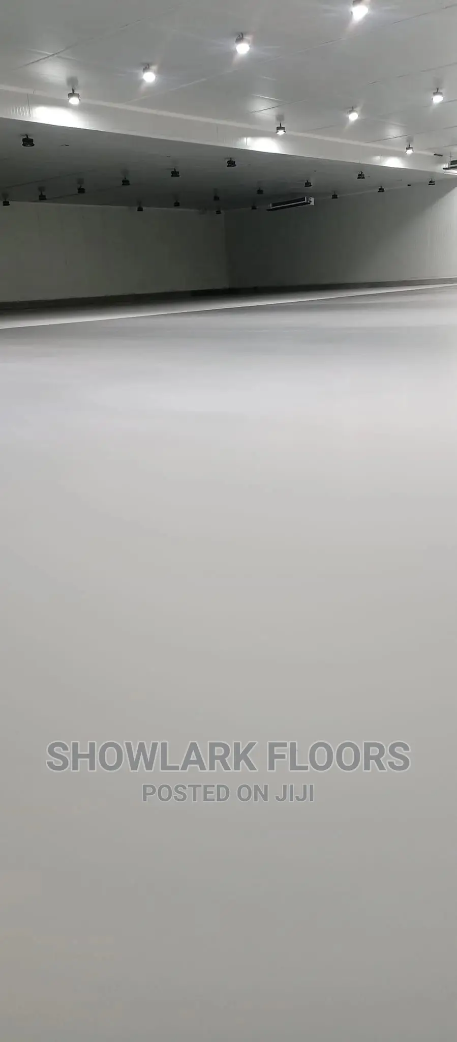 Glossy/Seamless Epoxy Floor