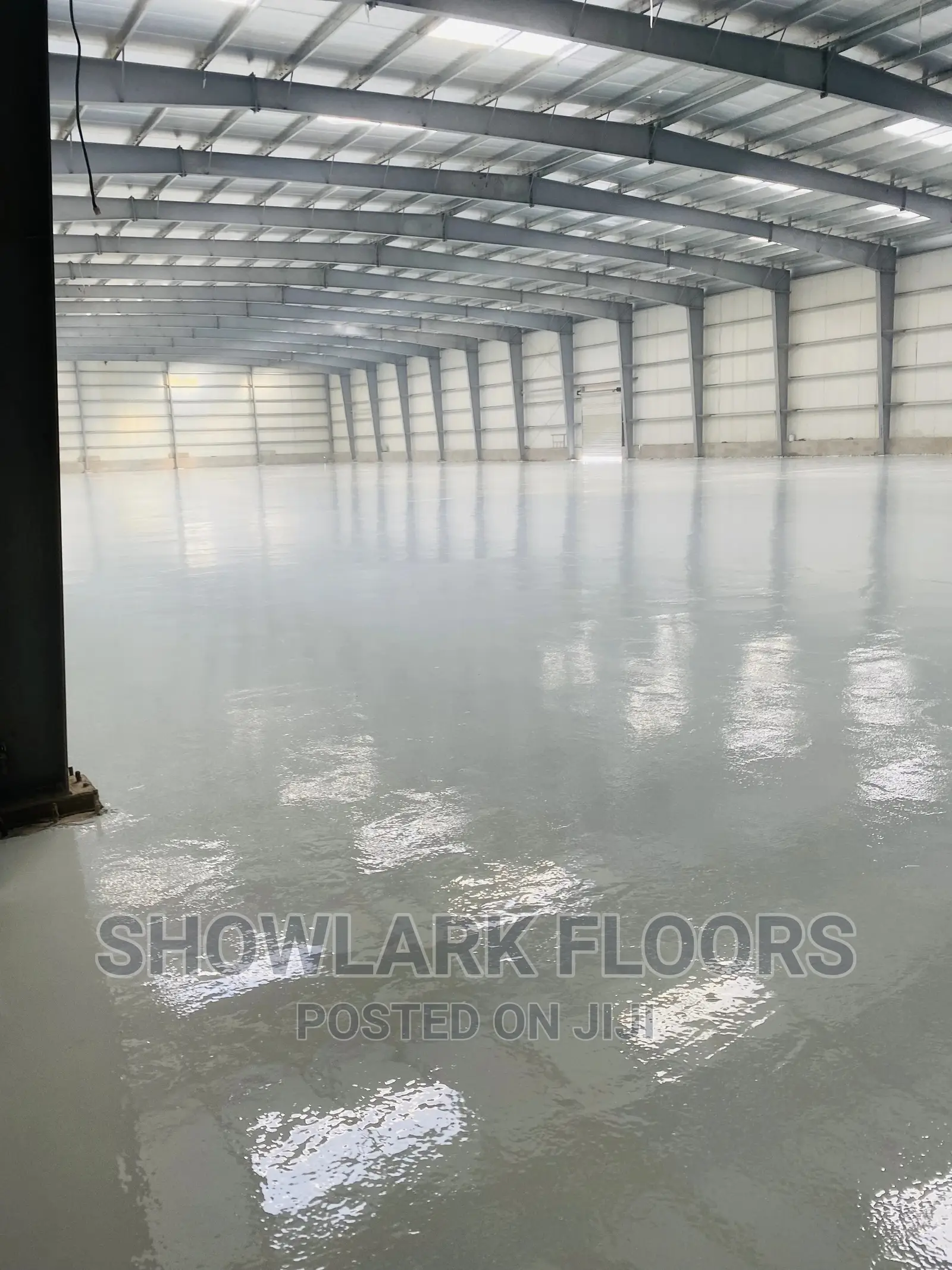 Glossy/Seamless Epoxy Floor