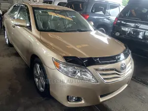 Toyota Camry 2011 Gold