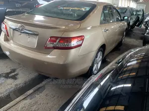 Toyota Camry 2011 Gold