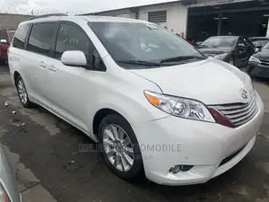 Toyota Sienna Limited 7 Passenger 2011 White