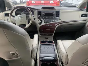 Toyota Sienna Limited 7 Passenger 2011 White