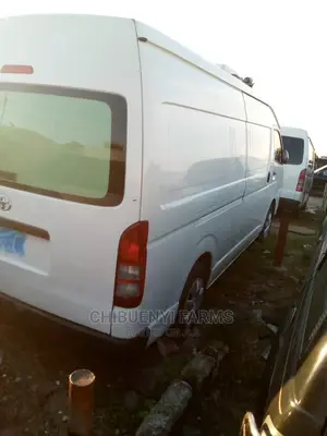 Toyota HiAce 2011 White